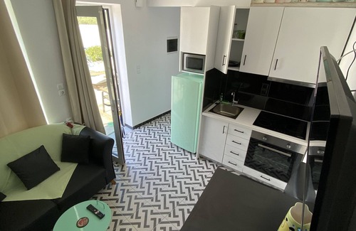 Adelianos Kampos Apartment | Maria's doolhouse