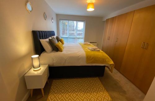 Bedford Apartment | Marie’s Serviced Apartment E, 2bedroom City Stay with River View