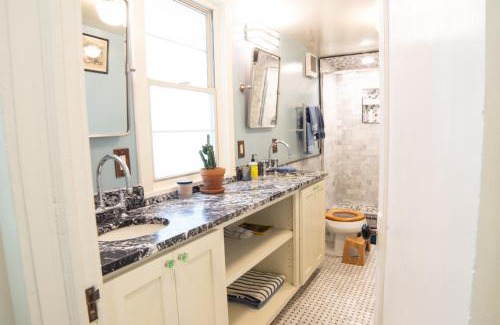 Faubourg Marigny Apartment | Marigny Cottage steps from Frenchmen St