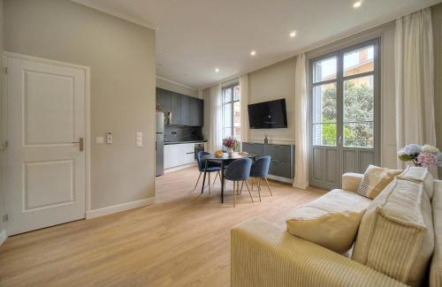 Cannes City Centre Apartment | Marigold - 2 Bed 2 bath - AC - 8 min from Palais