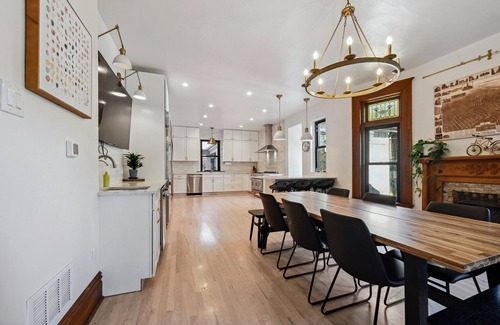 Sunnyside House | Marigold Mansion- Close to downtown, Walkable, Room for multiple families!