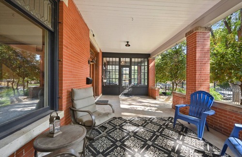 Sunnyside House | Marigold Mansion- Close to downtown, Walkable, Room for multiple families!