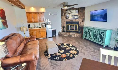 Holiday Island House | Marina Access Lake View Golf Swimming Fishing with All Holiday Island Amenities Accessible