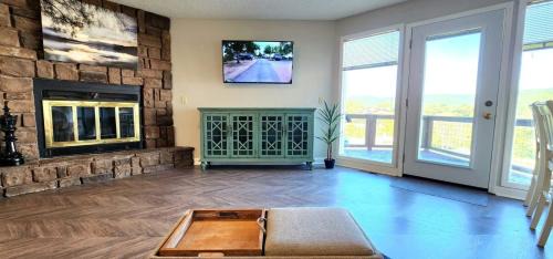 Holiday Island House | Marina Access Lake View Golf Swimming Fishing with All Holiday Island Amenities Accessible