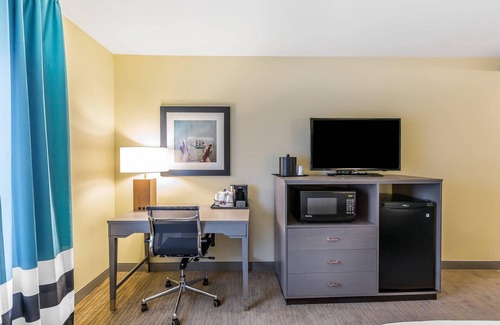 Chincoteague Hotel | Marina Bay Hotel & Suites, an Ascend Collection Hotel