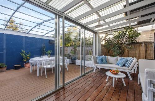 Williamstown House | Marina Blue - Bold Bayside Charm by the Foreshore