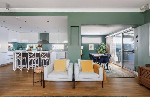 Williamstown House | Marina Blue - Bold Bayside Charm by the Foreshore