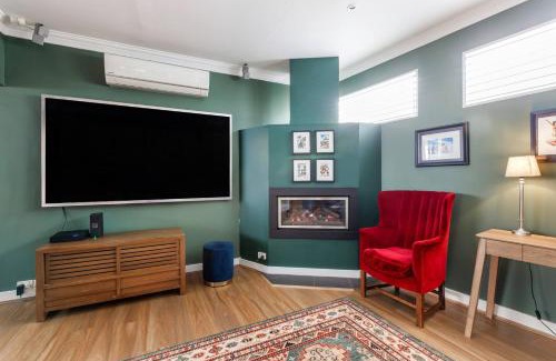 Williamstown House | Marina Blue - Bold Bayside Charm by the Foreshore