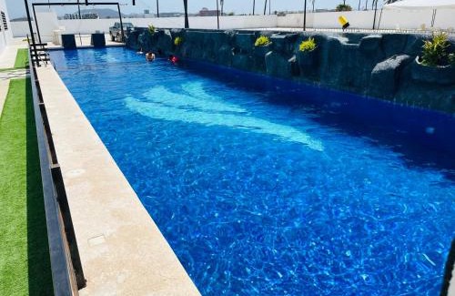 Villa Marina Apartment | Marina Cerritos: Rooftop Pools Near Beach