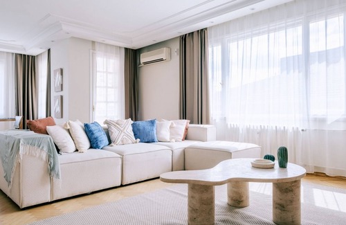 Fenerbahce Apartment | Marina Close Duplex with Patio, 5 min to Sea View
