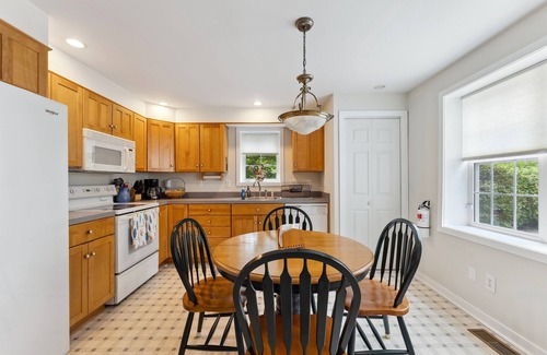 Cape May House | Marina Hideaway: 2 BR/2 Bath, CM Marina District!