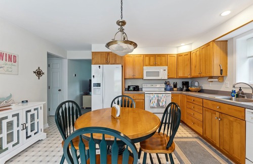 Cape May House | Marina Hideaway: 2 BR/2 Bath, CM Marina District!
