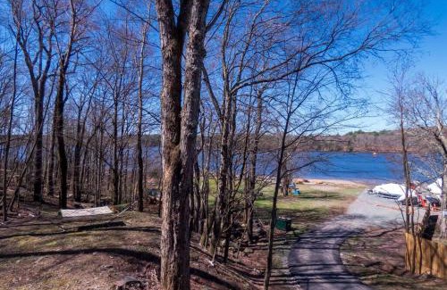 Monticello House | Marina Hillside Lakefront Retreat