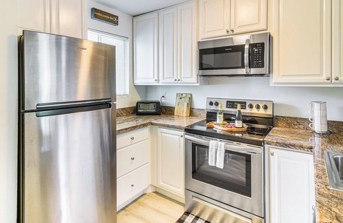 Rock Harbor Condo | Marina + Pool Access On-Site: Key Largo Escape