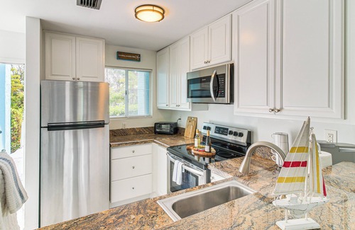 Rock Harbor Condo | Marina + Pool Access On-Site: Key Largo Escape