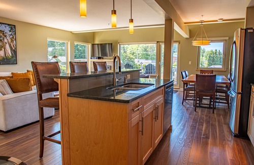 Ucluelet Condo | Marina side - The Moorage