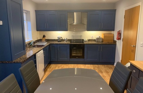 Amble House | Marina View - Spacious Town House with Views. Pet freindly