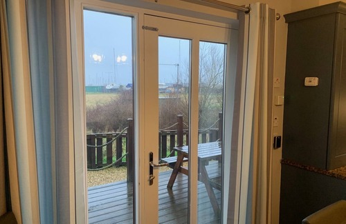 Amble House | Marina View - Spacious Town House with Views. Pet freindly