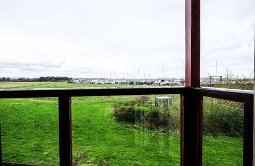Amble House | Marina View - Spacious Town House with Views. Pet freindly
