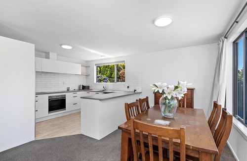 Frankton Apartment | Marina Views 2 Bedroom Home with Sunny Balcony