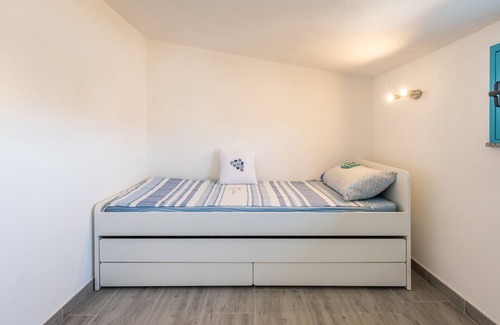 Villaggio delle Mimose Apartment | 'Marine Style Apartment' with Mountain View, Whirlpool & A/C