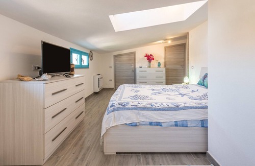 Villaggio delle Mimose Apartment | 'Marine Style Apartment' with Mountain View, Whirlpool & A/C