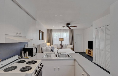 Hollywood South Central Beach Apartment | MARINE VILLAS HOLLYWOOD