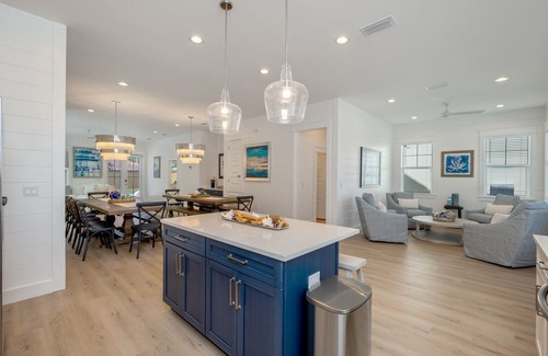 Delos House | Mariner: New! Private Beach!