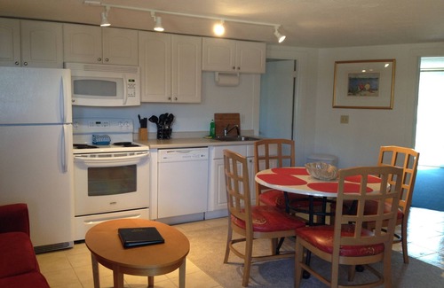Falmouth Heights Hotel | Mariner's Point Resort