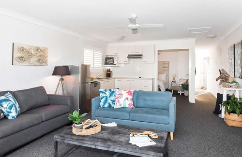 Mollymook Apartment | Mariners 6 - Beachfront studio apartment with breathtaking coastal views