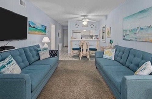 The Dunes Condo | Mariners Cove - Cozy condo located across from the beach and Ocean Annie's.