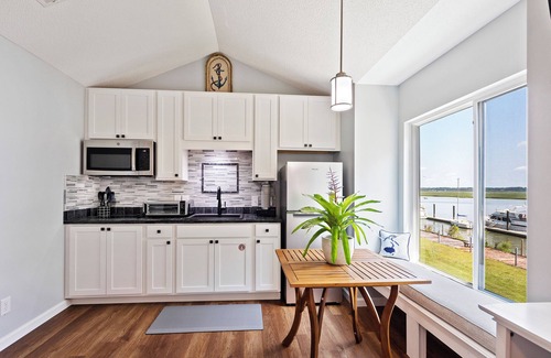 Beaufort Condo | Mariners' Nautical Nest on Port Royal's Battery Creek