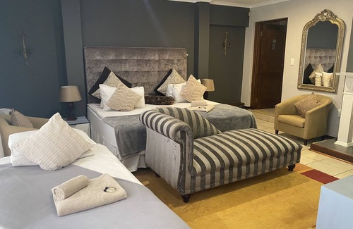 Sandown House | Marion Lodge