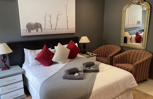 Sandown House | Marion Lodge