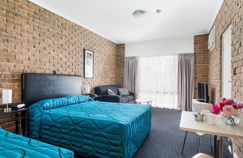 Plympton Park Hotel | Marion Motel and Apartments