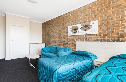 Plympton Park Hotel | Marion Motel and Apartments