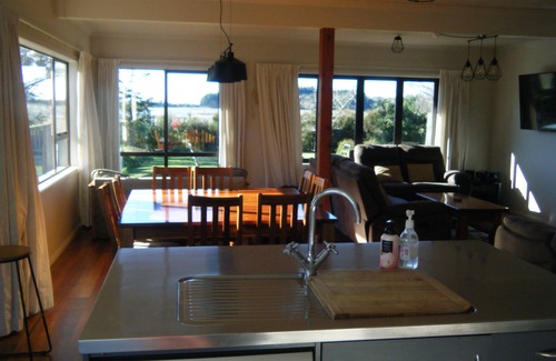Tasman House | Mariri Magic - Home Away From Home