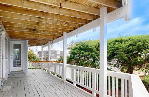 Pine Knoll Shores House | Maritime Place