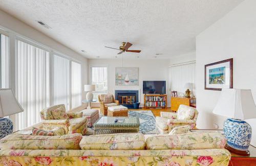 Pine Knoll Shores House | Maritime Place