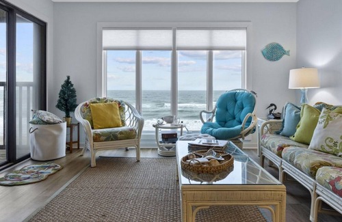 Pine Knoll Shores Condo | Maritime West