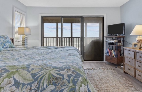 Pine Knoll Shores Condo | Maritime West