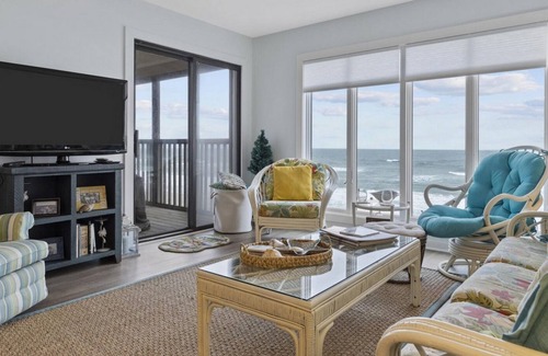 Pine Knoll Shores Condo | Maritime West
