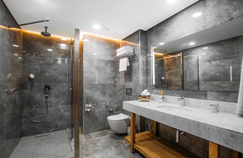 Chugureti Hotel | Marjan Plaza Hotel