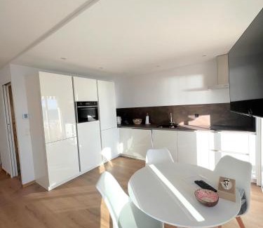 Le Suquet Apartment | Marjolaine luxury sea view, by Welcome to Cannes