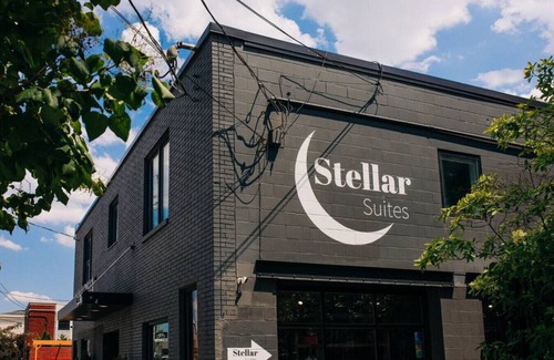 East Market District Apartment | Market #7 · Stellar Suites | Sunny Studio King | NuLu | Bike