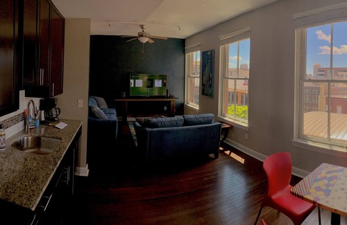 Downtown Knoxville Apartment | "Market View" 2Br, 2ba, Best view of the Market Square, Great Location