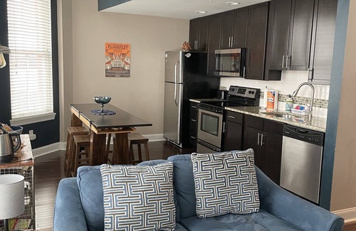 Downtown Knoxville Apartment | "Market View" 2Br, 2ba, Best view of the Market Square, Great Location
