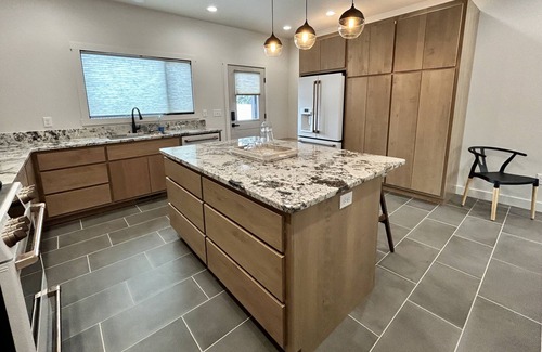 Cody House | Markham 28 - Modern Comfort in the Heart of Cody - Sleeps 10