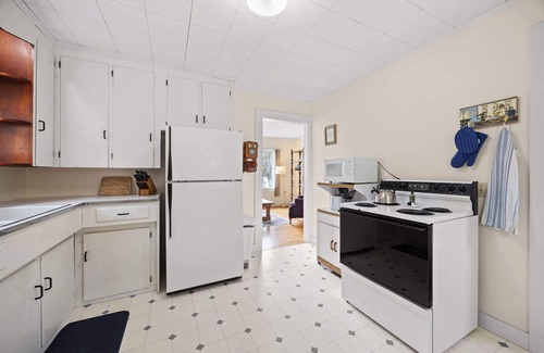 Marlboro House | Marlboro Beach Road Cottage
