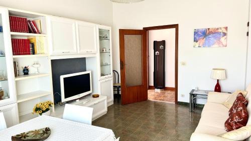 Marotta Apartment | Marotta, trilocale a pochi passi dal mare SE081